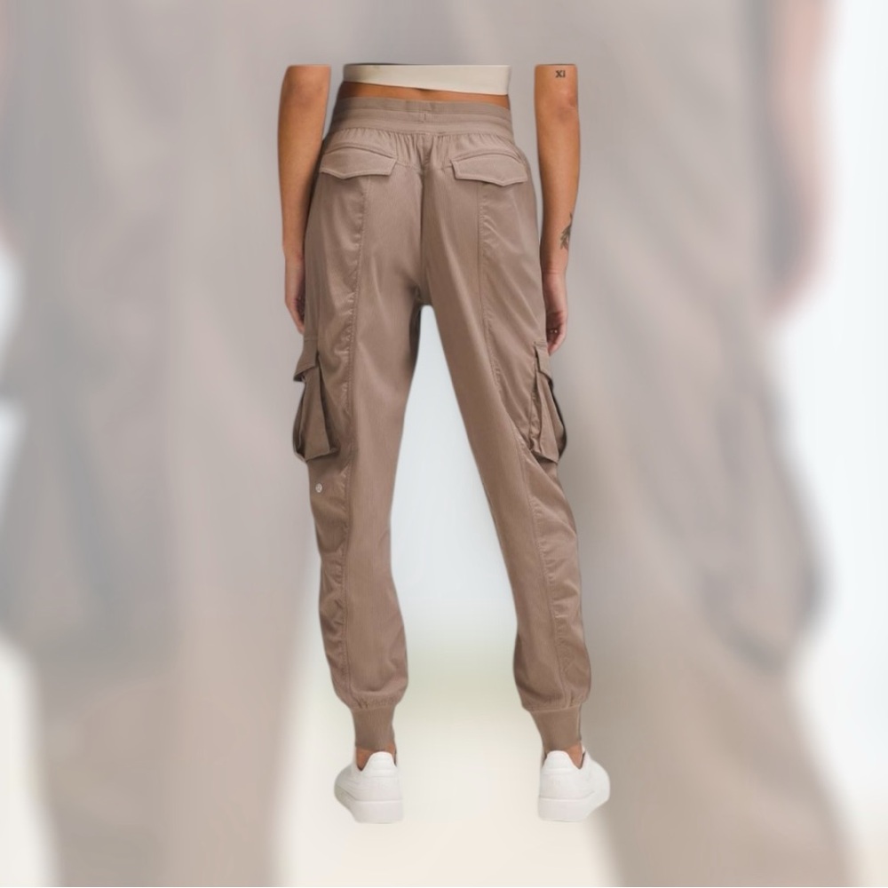 lululemon athletica cargo dance studios - Picture 2 of 7